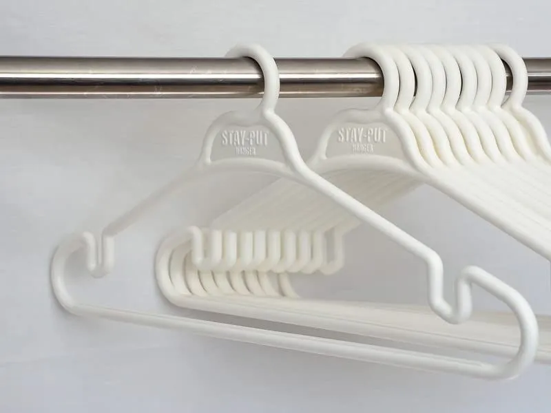 CLOTHES HANGERS 6 PK